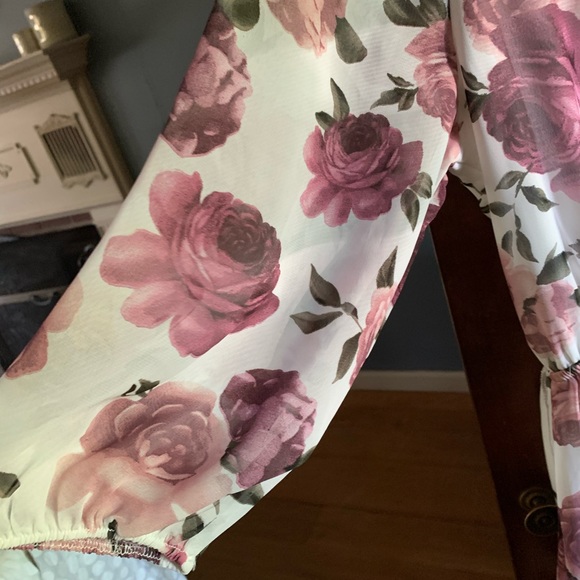 Flowered dress - Picture 4 of 9